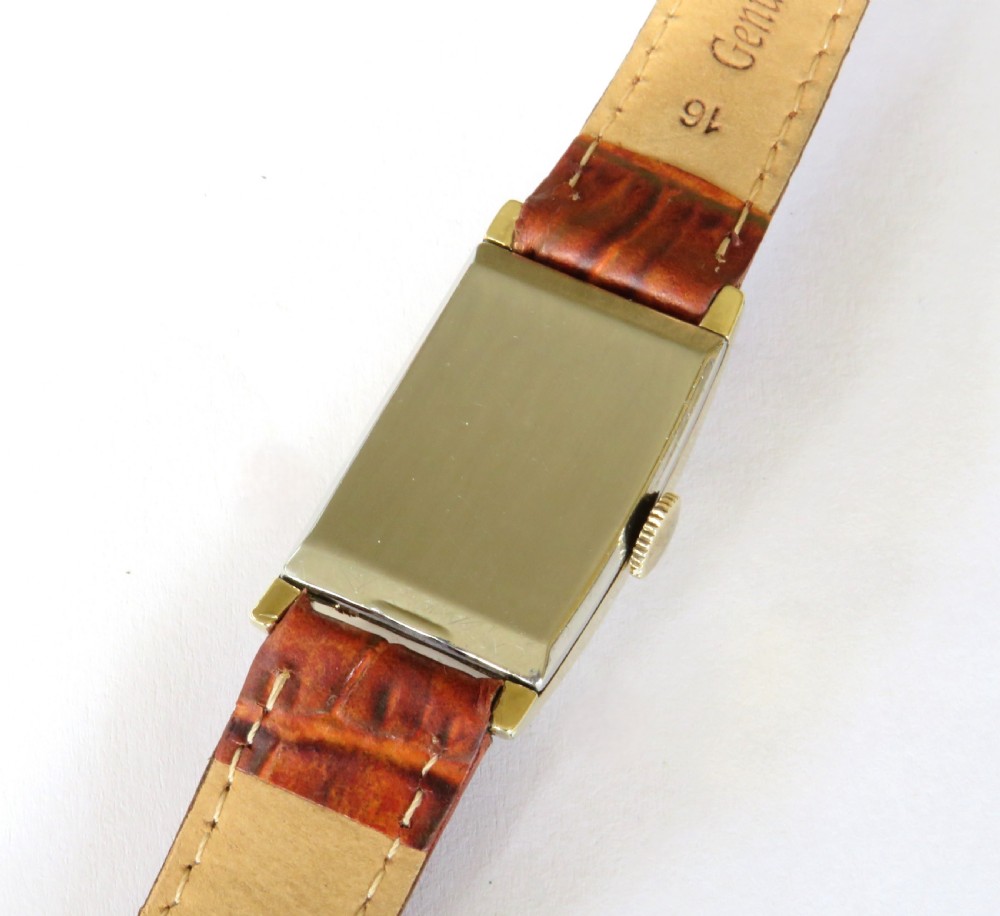 1940s mid-size Gruen curvex wrist watch View IV