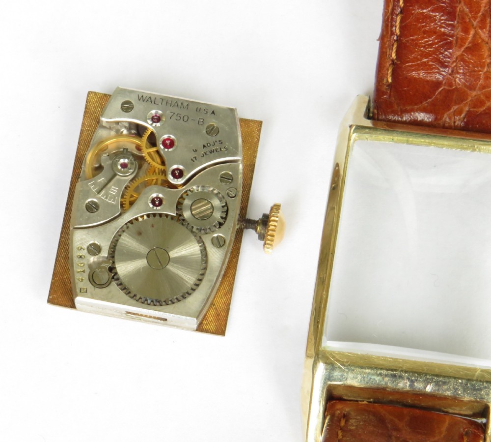 1940s Waltham curvex wrist watch View III