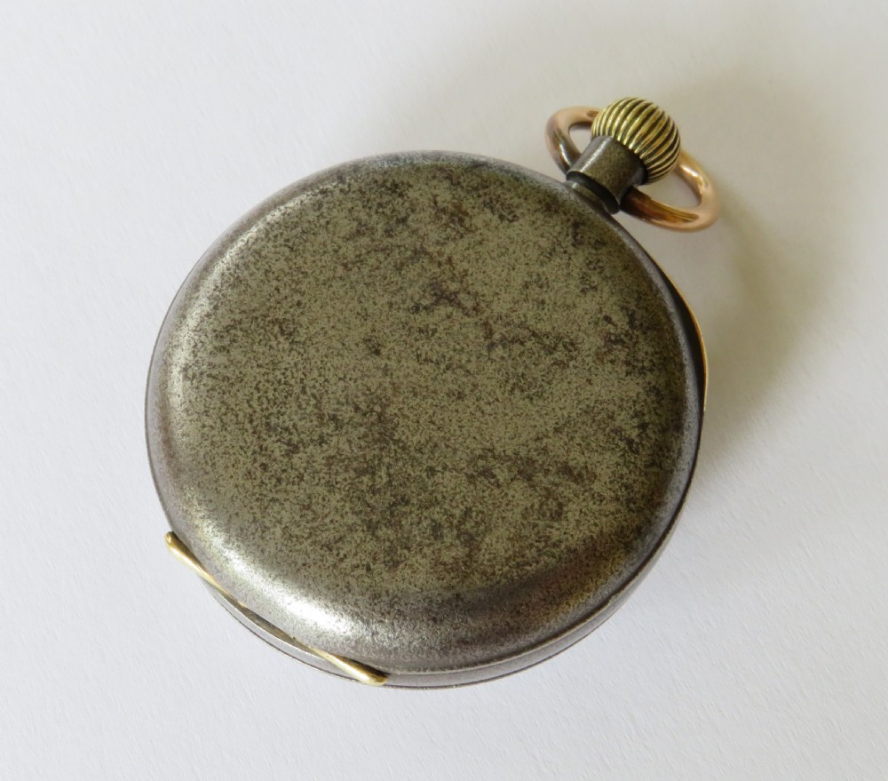 Antique gun metal calendar pocket watch

 View V