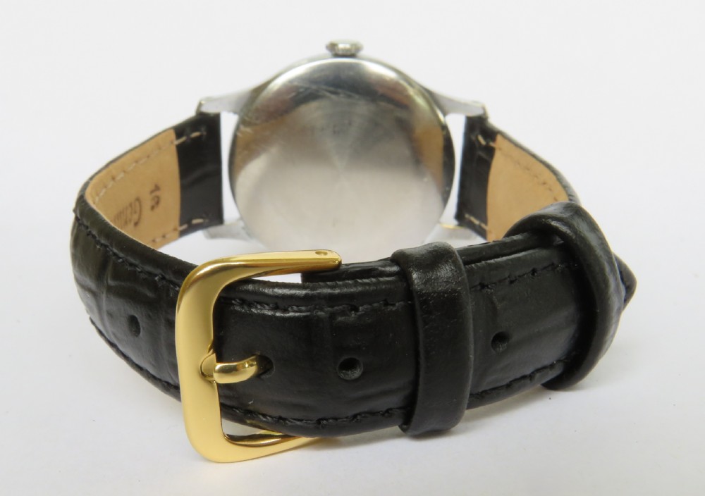 Gents 1950s Smiths De Luxe wrist watch View V