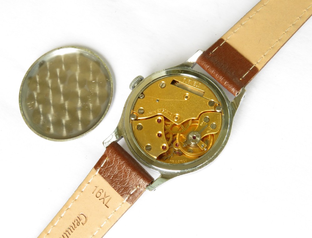 Gents 1960s Smiths De Luxe wrist watch View III