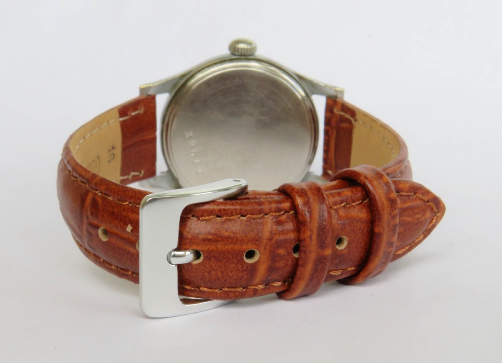 Gents 1940s Invicta wrist watch View V