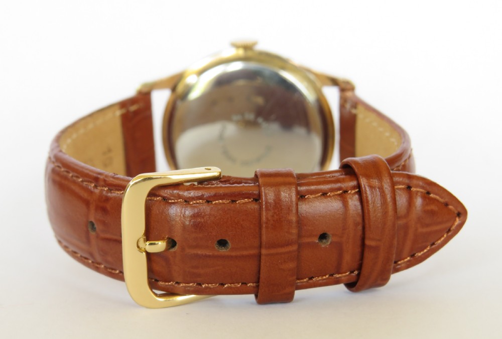 A 1950s gents Roamer Calendar wristwatch featuring a gold-plated case, champagne dial with pointer date function, sub-seconds dial, and a brown leather strap. View V