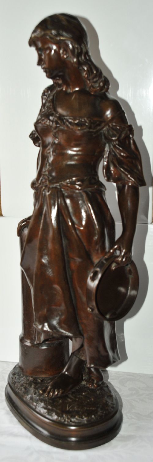 19TH CENTURY BRONZE SCULPTURE OF A PEASANT GIRL - ADDITIONAL PHOTO 3