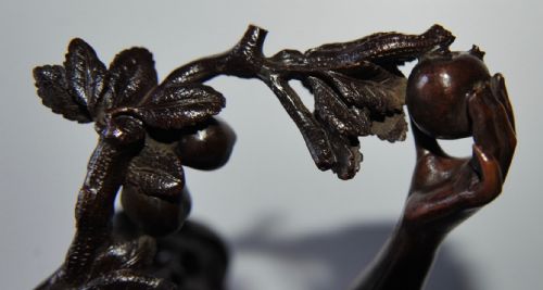 FRENCH BRONZE SCULPTURE OF A GIRL PICKING APPLES BY CHARLES OCTAVE LEVY - ADDITIONAL PHOTO 4