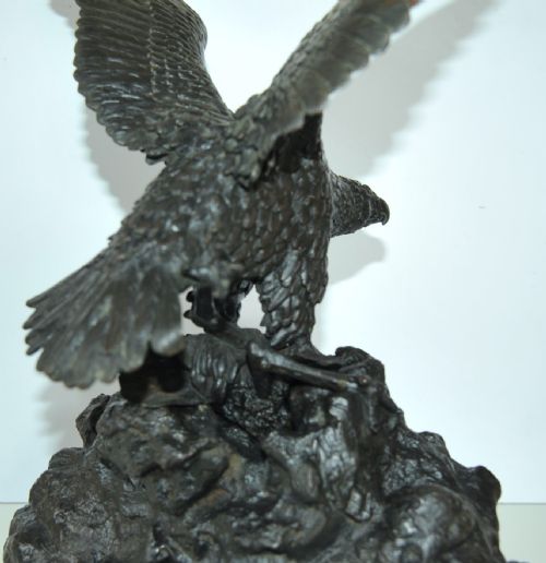 FRENCH BRONZE EAGLE DEVOURING A HERON BY CHRISTOPHE FRATIN - ADDITIONAL PHOTO 4