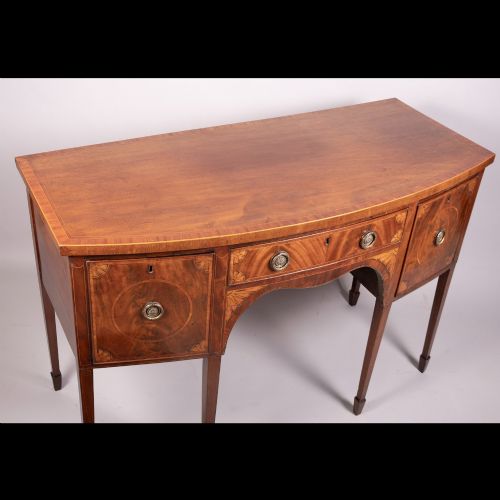 18TH CENTURY GEORGIAN MAHOGANY BOW FRONTED SIDEBOARD - ADDITIONAL PHOTO 3