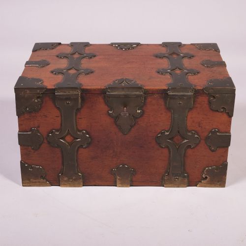 EARLY 18TH CENTURY BRASS MOUNTED CAMPHOR CASKET - ADDITIONAL PHOTO 1
