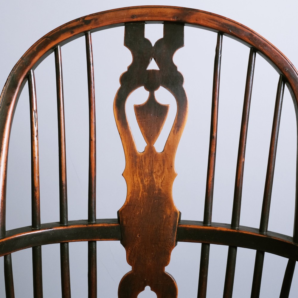 An early 19th-century Windsor armchair crafted from yew and ash wood, featuring a hoop back, pierced splat, shaped seat, and turned legs. View II