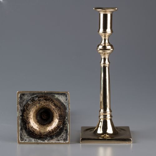 PAIR OF SQUARE BASED NEOCLASSICAL BRASS CANDLESTICKS - ADDITIONAL PHOTO 3