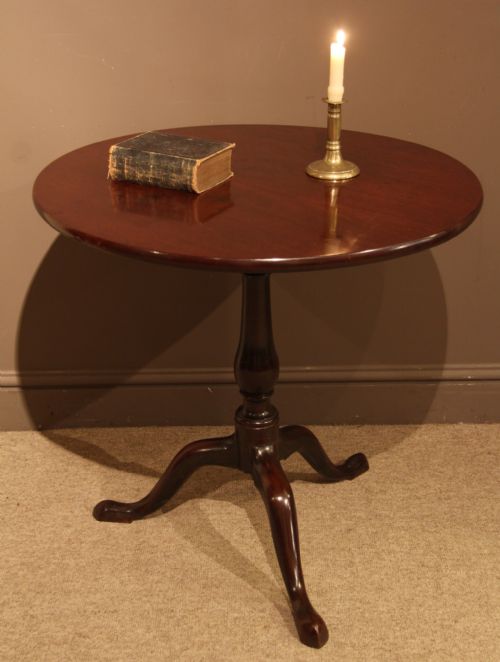 Georgian Mahogany Tilting Tripod Table