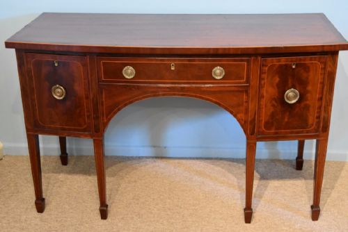 An Elegant George III Mahogany Bow Fronted Sideboard