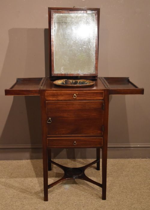 A Superb Quality George III Mahogany Gentleman's Wash Stand