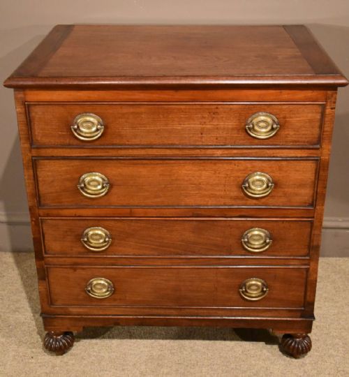 An Early 19th Century Chest of Drawers of Small Proportions