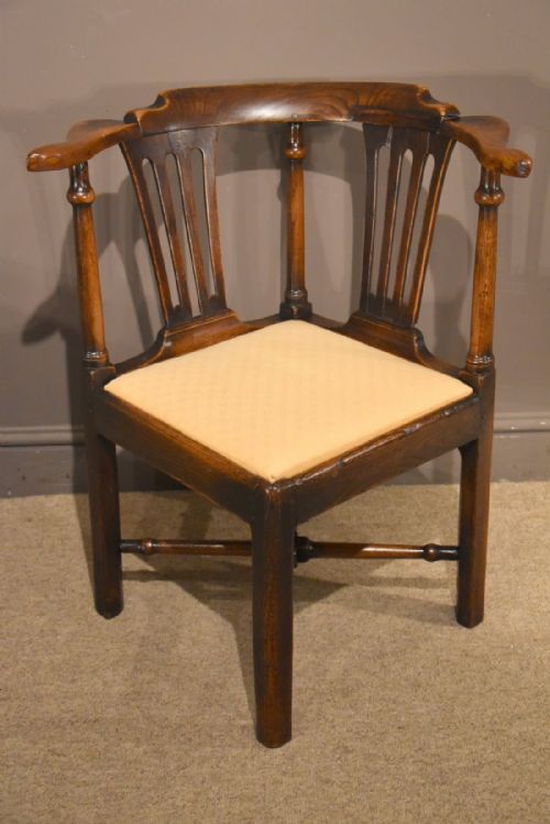A Good Early George III Elm Corner Chair