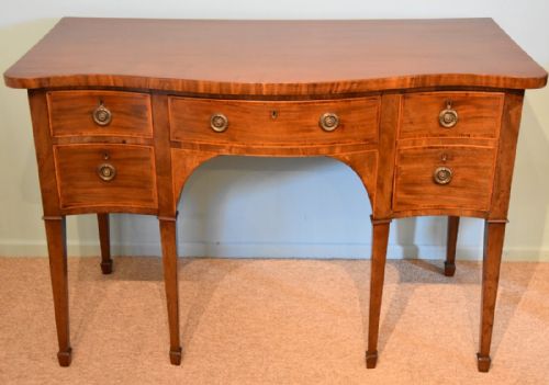 A Good Late 18th Century Mahogany Serpentine Fronted Sideboard.
