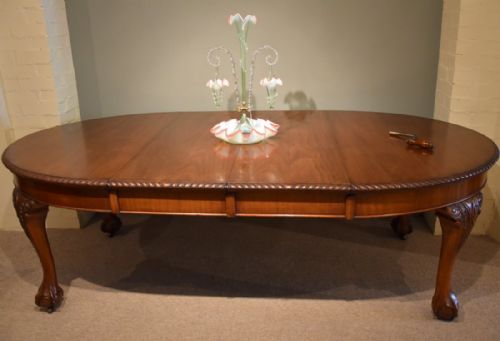 A Good Victorian Two Leaf Walnut Wind Out Dining Table