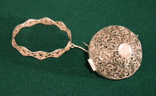 Silver Filigree Bracelet with Ball Wool and Silver Holder