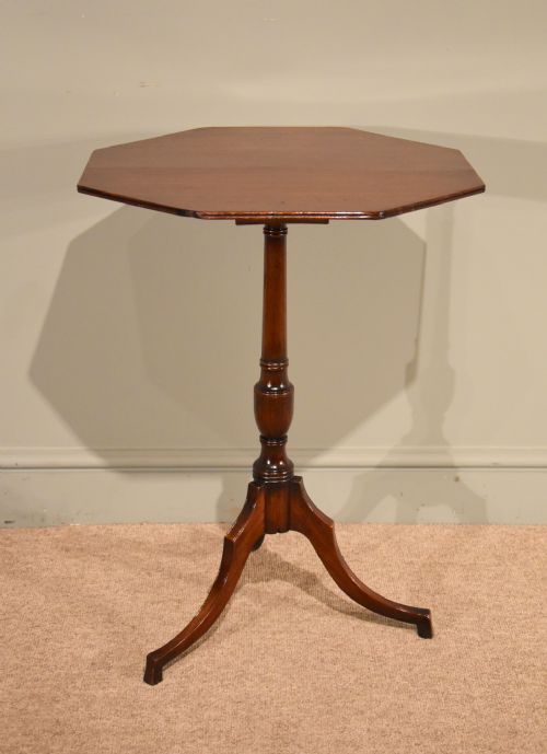 An Elegant George III Mahogany Wine Table