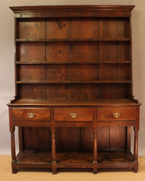 An Attractive Early 19th Century Oak Dresser