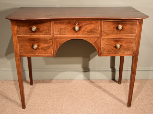 A Good Late 18th Century Mahogany Dressing Table