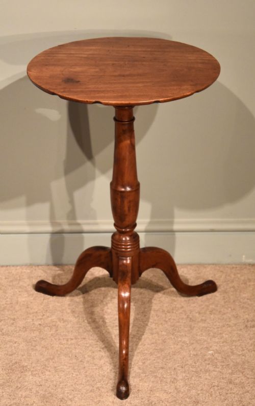 An Elegant Regency Period Tilting Top Lamp/wine Table