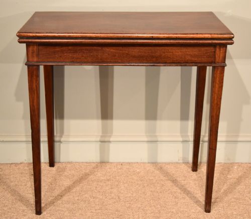 An Elegant Mid 18th Century Mahogany Small Tea Table