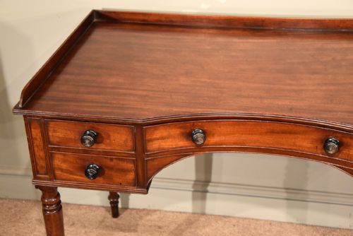 fig 1. A Fine Gillow Lancaster  George III Concave Dressing Side Table