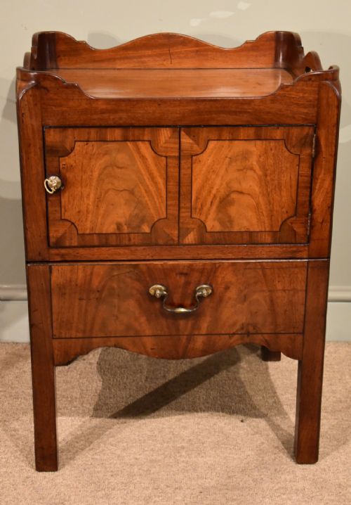 An Elegant George III Mahogany Commode