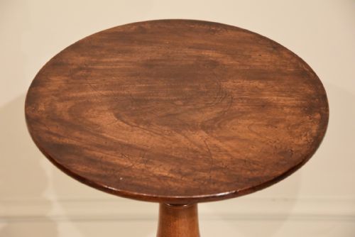 A CHARMING MAHOGANY PEDESTAL LAMP OR WINE TABLE - ADDITIONAL PHOTO 3