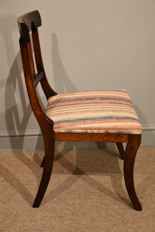 A BEAUTIFUL SET OF EIGHT ROSEWOOD DINING CHAIRS - ADDITIONAL PHOTO 4