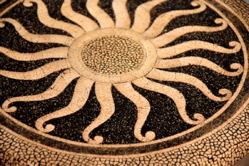 AN UNUSUAL VIETNAMESE EGGSHELL WINE TABLE - ADDITIONAL PHOTO 3