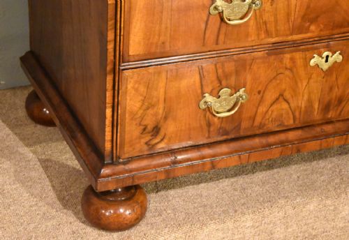 A LOVELY QUEEN ANNE WALNUT BUREAU - ADDITIONAL PHOTO 5
