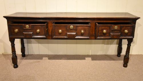 A HANDSOME LATE 17TH CENTURY OAK DRESSER BASE - ADDITIONAL PHOTO 2