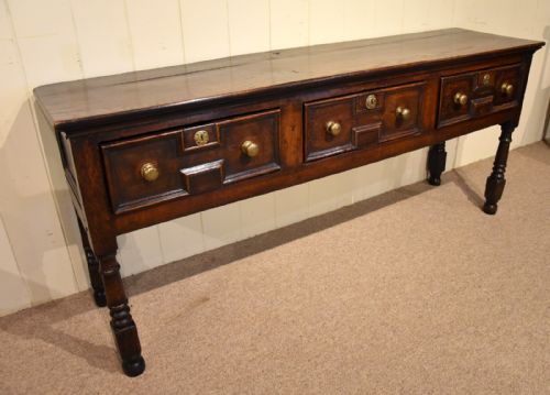 A HANDSOME LATE 17TH CENTURY OAK DRESSER BASE - ADDITIONAL PHOTO 3