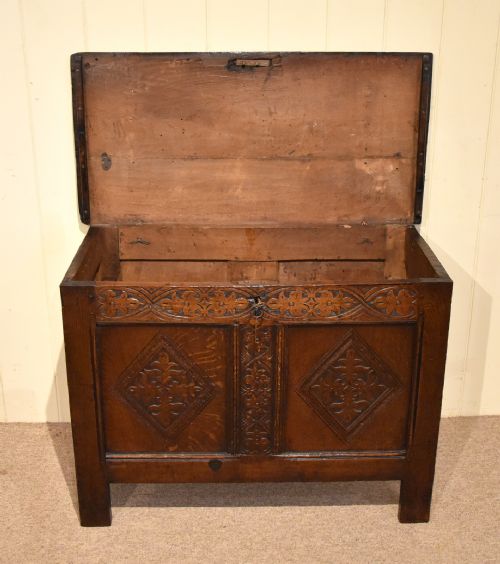 A SMALL EARLY 18TH CENTURY OAK TWO PANELLED COFFER - ADDITIONAL PHOTO 2