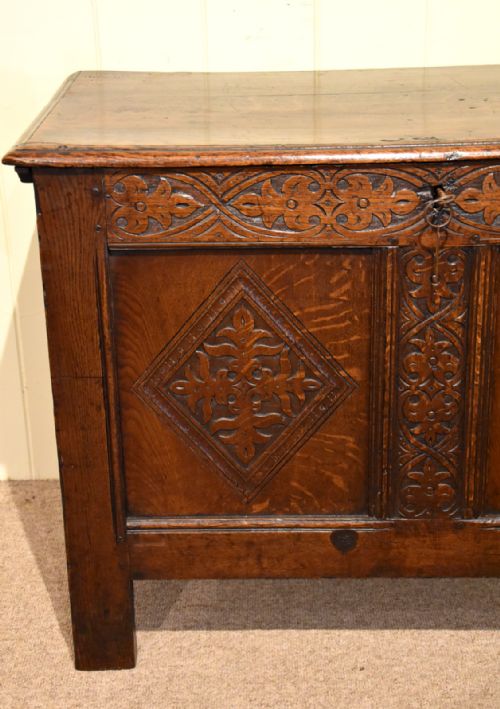 A SMALL EARLY 18TH CENTURY OAK TWO PANELLED COFFER - ADDITIONAL PHOTO 3
