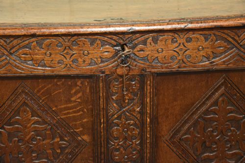 A SMALL EARLY 18TH CENTURY OAK TWO PANELLED COFFER - ADDITIONAL PHOTO 5