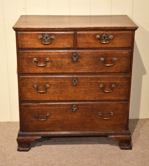 A GEORGE II COUNTRY OAK CHEST OF DRAWERS - ADDITIONAL PHOTO 1