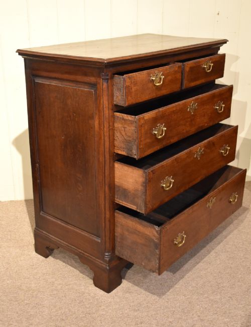 A GOOD NORTH COUNTRY OAK CHEST OF DRAWERS - ADDITIONAL PHOTO 2