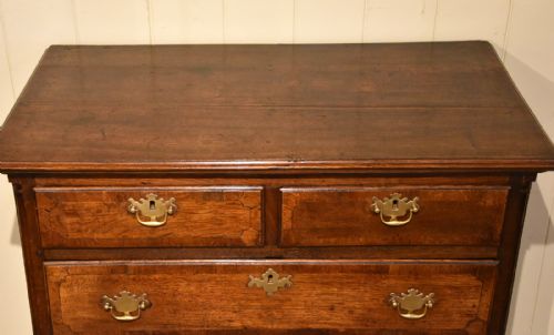 A GOOD NORTH COUNTRY OAK CHEST OF DRAWERS - ADDITIONAL PHOTO 4