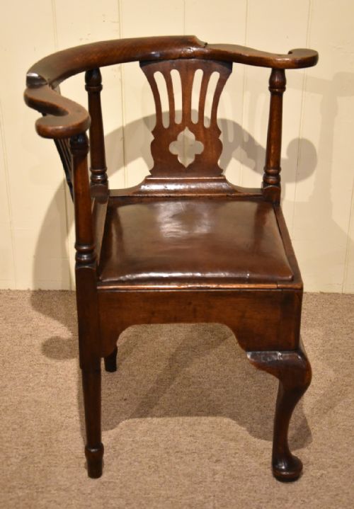 A GOOD GEORGE II OAK CORNER CHAIR - ADDITIONAL PHOTO 3