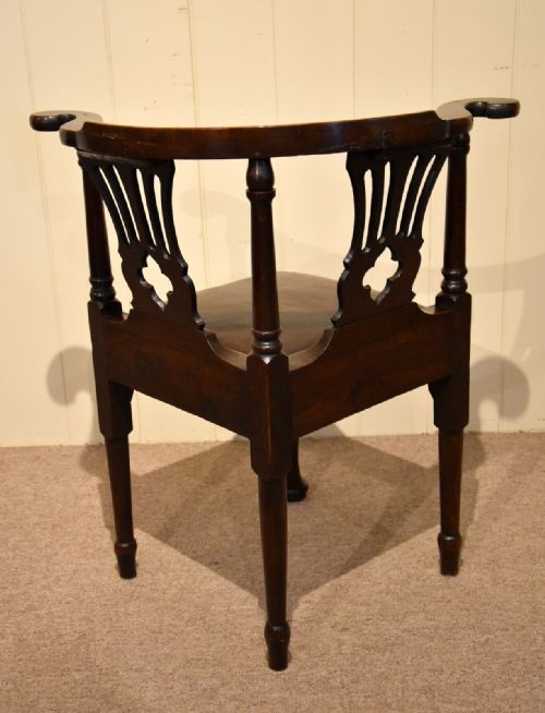 A GOOD GEORGE II OAK CORNER CHAIR - ADDITIONAL PHOTO 4