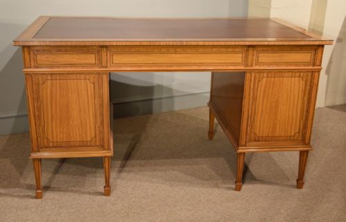 A FINE SATINWOOD DESK STAMPED WARING AND GILLOWS - ADDITIONAL PHOTO 8