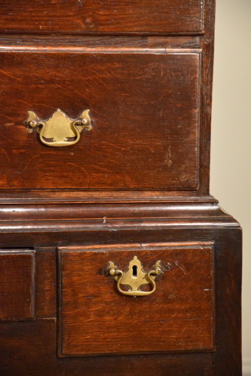 A HANDSOME OAK CHEST ON STAND - ADDITIONAL PHOTO 3