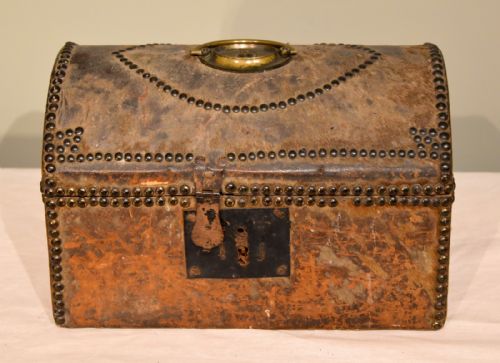 casket box deer skin studded from early 18th century - CATEGORY: ANTIQUE BOXES - DATED 18TH CENTURY