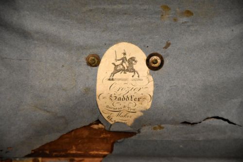 CASKET BOX DEER SKIN STUDDED FROM EARLY 18TH CENTURY - ADDITIONAL PHOTO 2