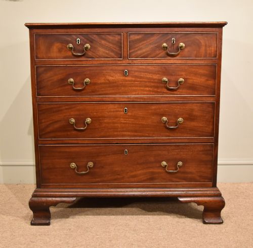 GEORGE III MAHOGANY CHEST OF DRAWERS - ADDITIONAL PHOTO 1