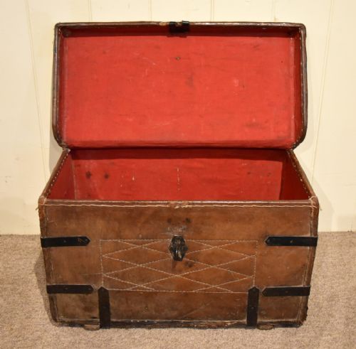 A MID 19TH CENTURY LEATHER AND IRON BOUND TRUNK - ADDITIONAL PHOTO 4