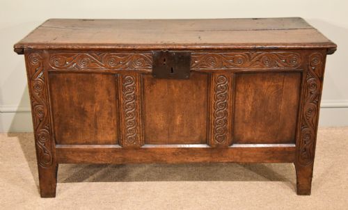 oak coffer three paneled handsome early 18th century - CATEGORY: ANTIQUE CHESTS - DATED 18TH CENTURY